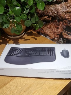 Microsoft Ergonomic Desktop Wired Keyboard Mouse Set Split Wrist Rest Boxed