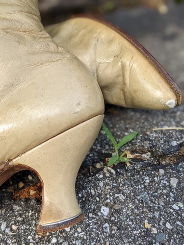 UNUSUAL VICTORIAN 19TH C LEATHER HIGH HEEL BOOTS / SHOES W SCALLOPED TOP - Picture 6 of 7