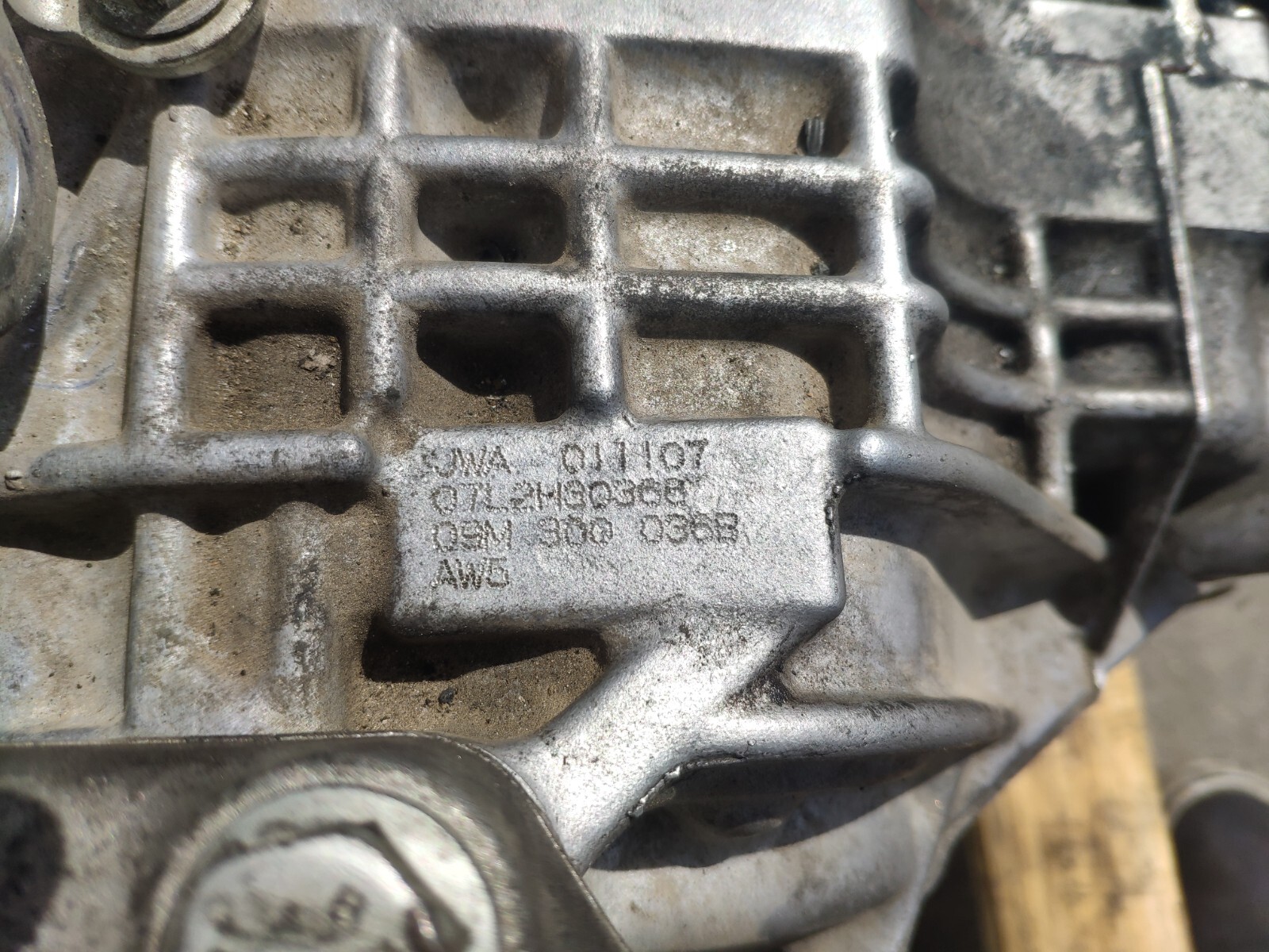 2009 VOLKSWAGEN TIGUAN AUTOMATIC TRANSMISSION GEAR BOX 09M321105 
