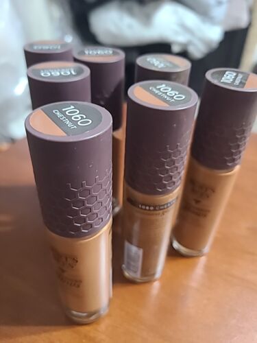(7) Burt's Bees Goodness Glows Liquid Foundation, 1 oz 1060 Chestnut Bottles - Picture 4 of 5
