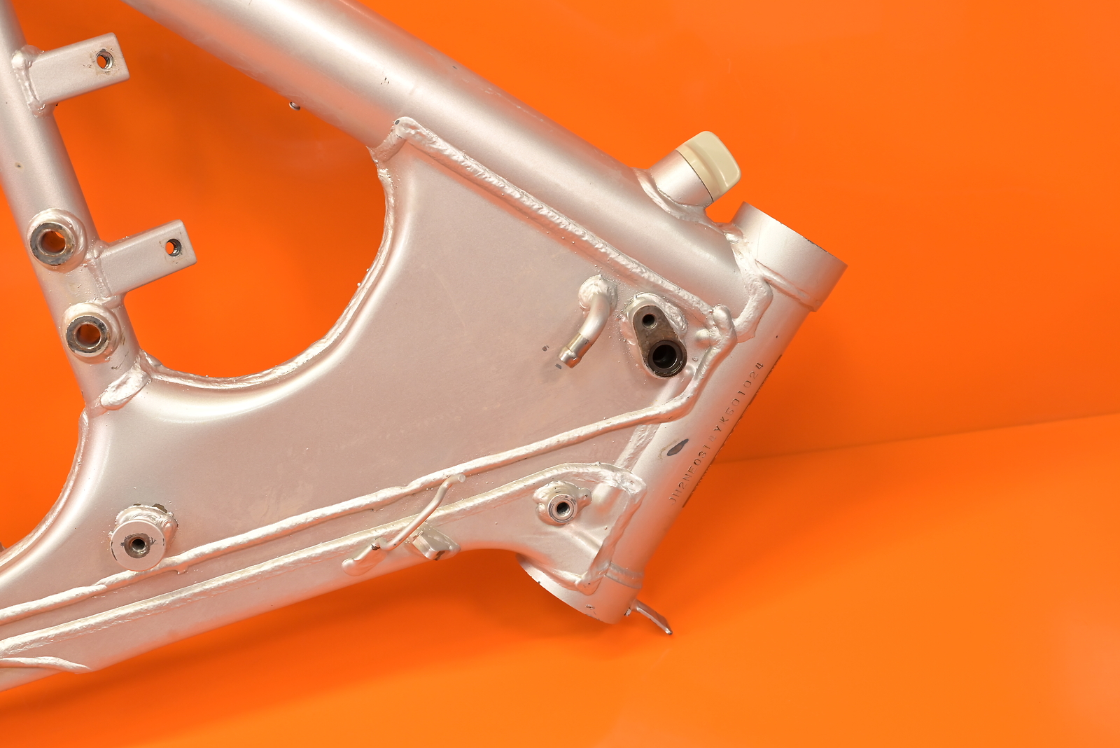 9604 HONDA XR400R XR400 XR 400 OEM MAIN FRAME CHASSIS ENGINE CRADLE