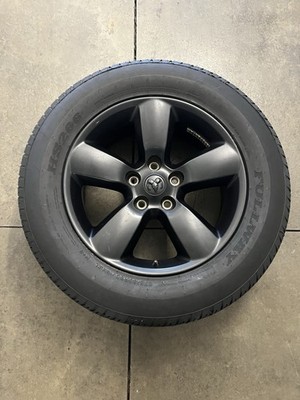 Dodge Ram 1500 ラムトラック 20インチホイール付きタイヤ 2013-2024 DODGE RAM 1500 CLASSIC 20” SATIN BLACK OEM WHEEL RIM W
