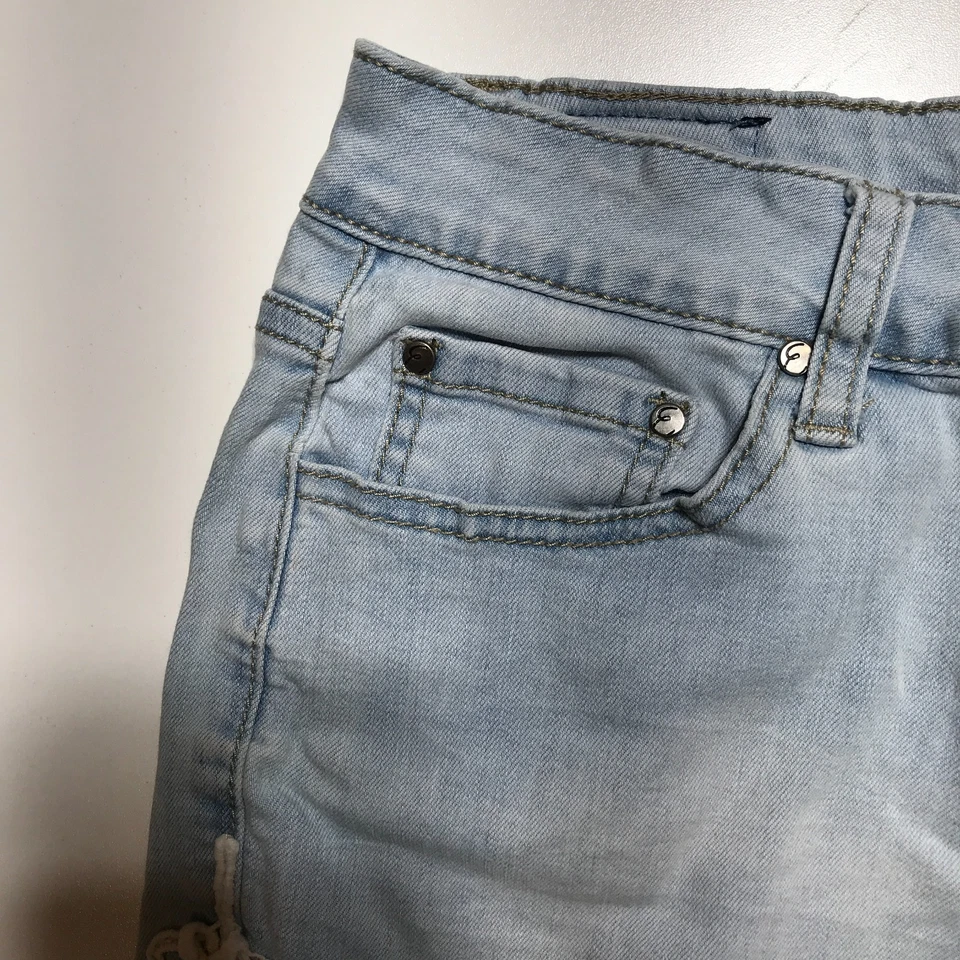 Earl Jean Shorts Womens 8 High-Rise Cut Off Floral Crochet Applique Light Wash - Image 4 of 4