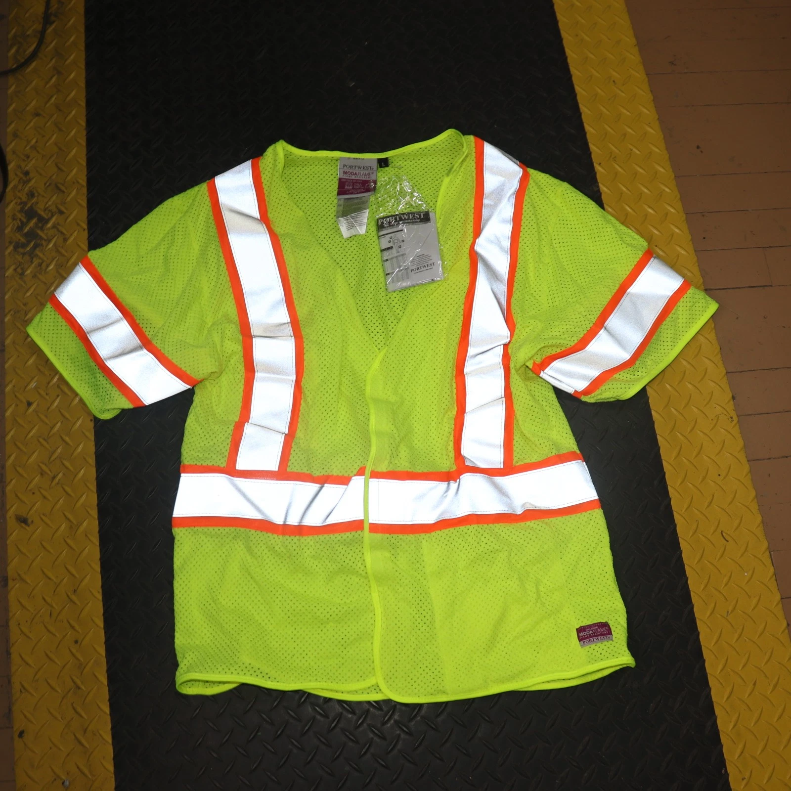 Portwest High Visibility Safety Vest Type R Class 3 F1506-10A Large 107-2015 image 1