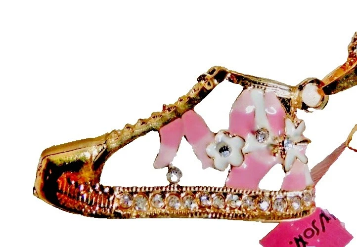 Collares y colgantes deportivos Betsey Johnson de moda