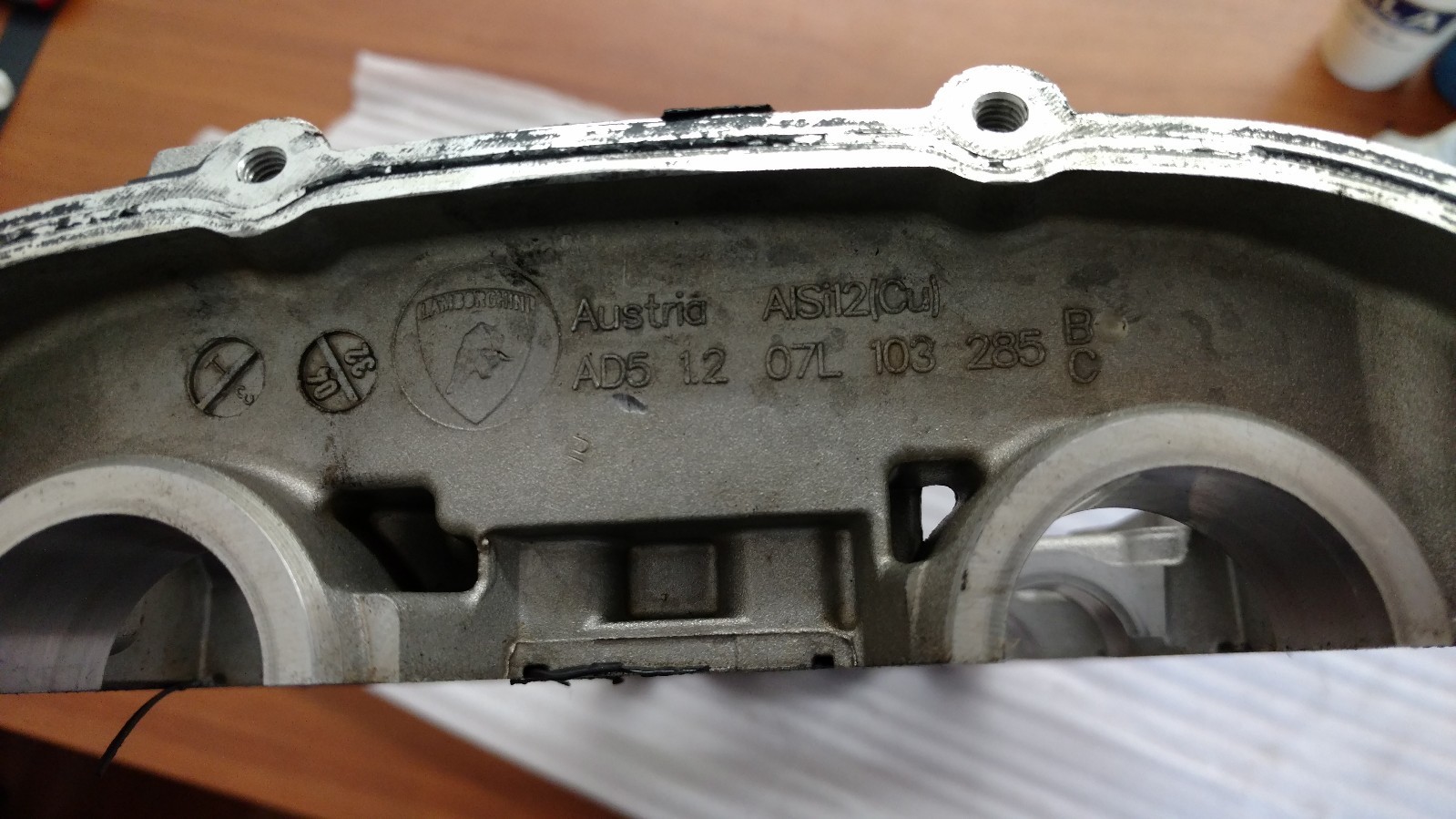 LAMBORGHINI GALLARDO ENGINE HEAD BLOCK CYLINDER COVER OEM 07L103285