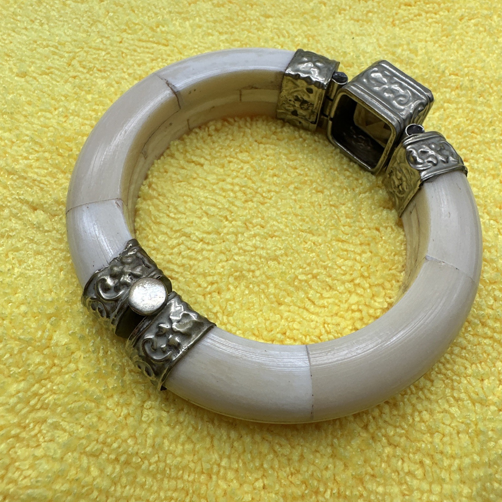 VTG. BONE Interlocking hinged bangle bracelet BRA… - image 4