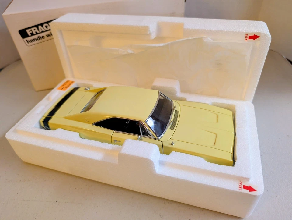 1969 Dodge Charger R/T - Danbury Mint 1/24 Scale Die-cast Model - Image 3 of 3