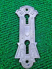 VICTORIAN ERA (EASTLAKE) DOUBLE KEY CAST IRON ESCUTCHEON w/ 1 5/8 DROP (40306-1)