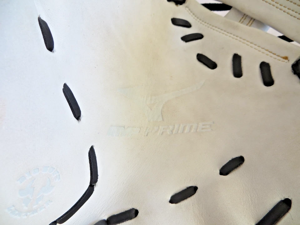 MIZUNO MVP PRIME 13" GXF 50FPW SOFTBALL WHITE LEATHER LEFT HANDED 1B MITT - Image 4 of 4