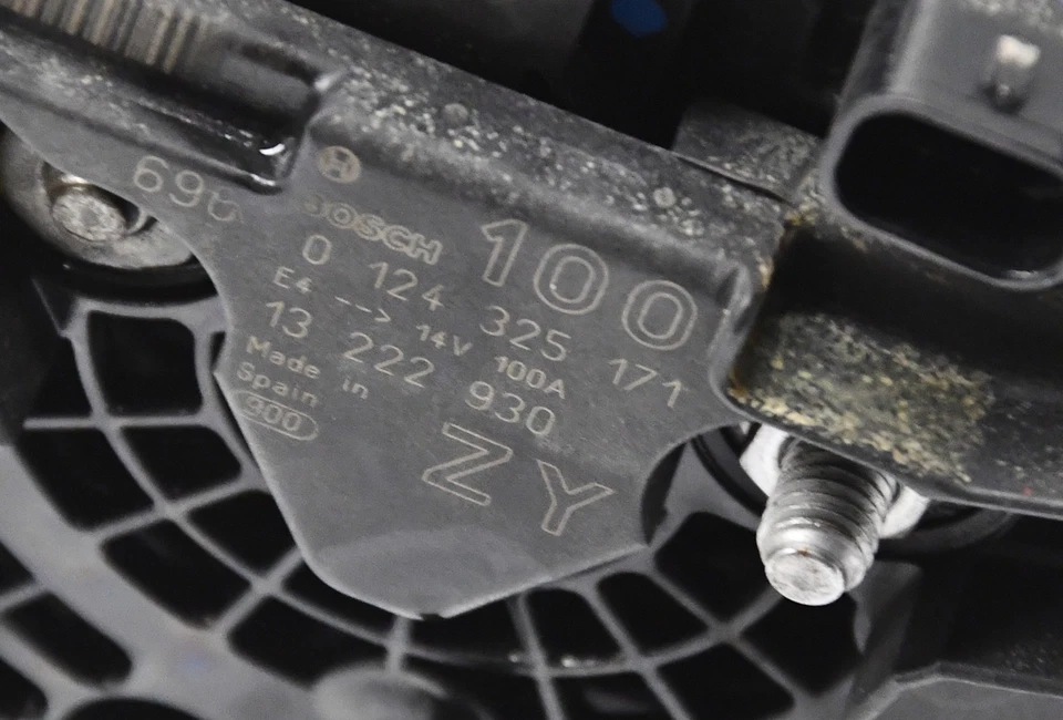 Lichtmaschine Drehstromgenerator 13222930 ZY Tigra TwinTop 1,4 66KW Z14XEP - Image 4 of 4