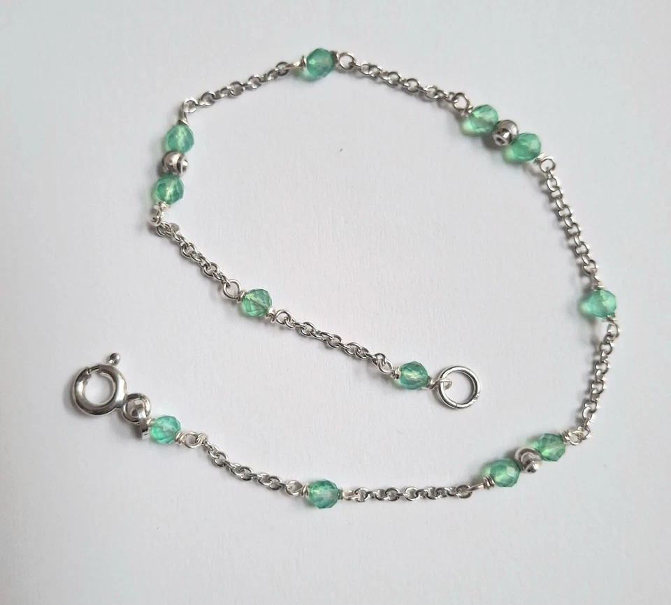 Bracciale in argento 925 con sfere di argento sfaccettate e calcedonio verde - Immagine 2 di 3