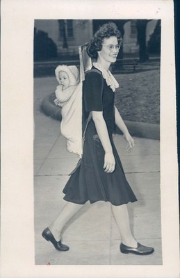 1945 Jesse Hobbard Papoose Carrier Robert Oliver Child Vintage Press Photo