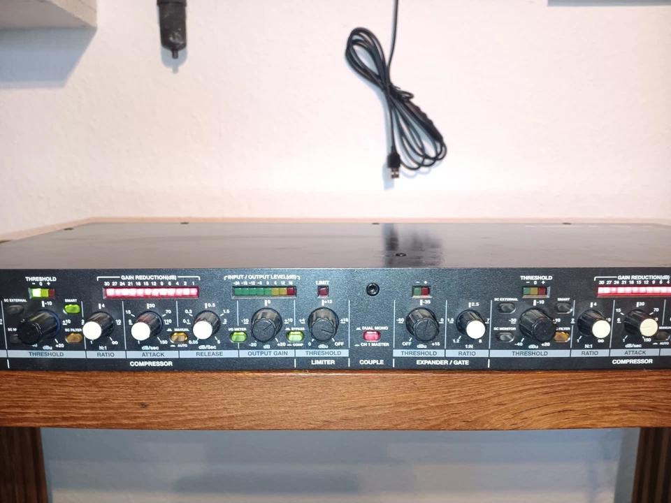 ALESIS 3632 Compressor mit Sidechain-Option und Expander/Gate - Bild 3 von 4