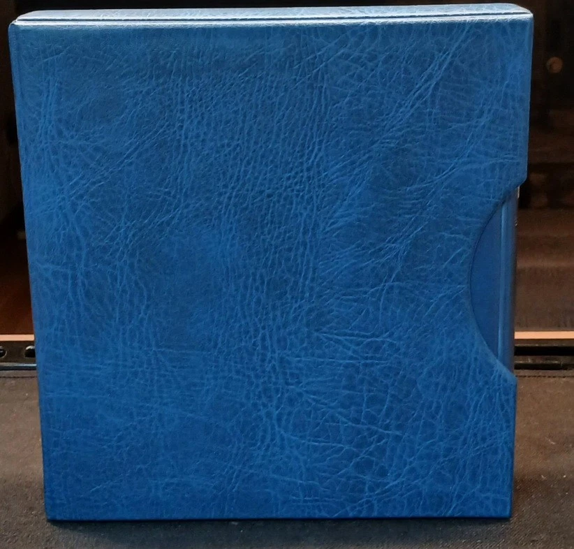 Álbum e estojo de selos Lindner azul 18 anéis - Imagem 4 de 4