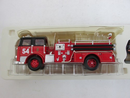 Corgi US50803 Chicago Fire Department Series Seagrave J Engine 1:50 scale. Boxed - Picture 8 of 16