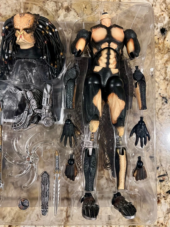 Hot Toys AVP CELTIC PREDATOR 1/6 Fig 2005 AVP MMS09 MIB RARE 1st Ed US Seller - Image 4 of 4