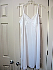 Vintage Sz 40 Vanity Fair White Lace Trim Full Slip Dress Style 10-103