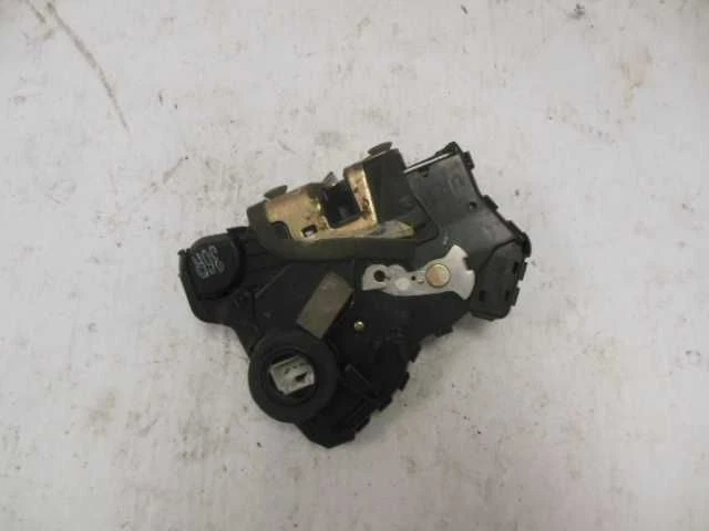 Actuador cerradura puerta pasajero delantero derecho Toyota Corolla 2003-2008 Foto 2 de 4