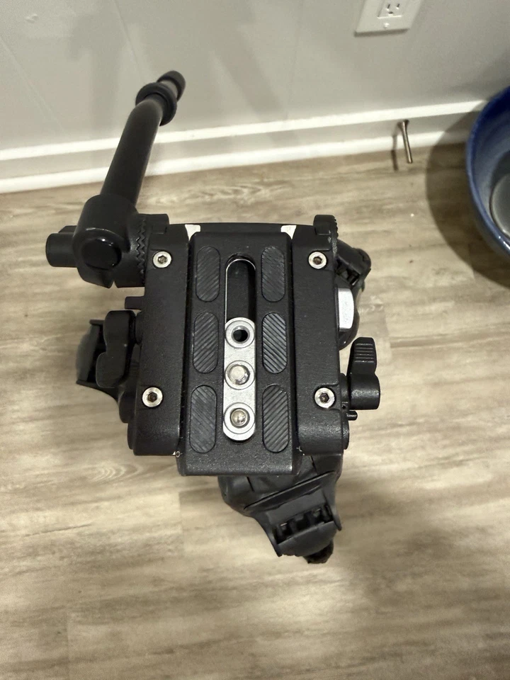 Trípode de video profesional Fancier FC-02H con cabezal fluido y estuche de transporte de aluminio Foto 3 de 4