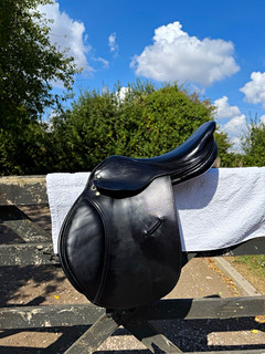 Black Leather Close Contact Jump/GP 17” Saddle MW