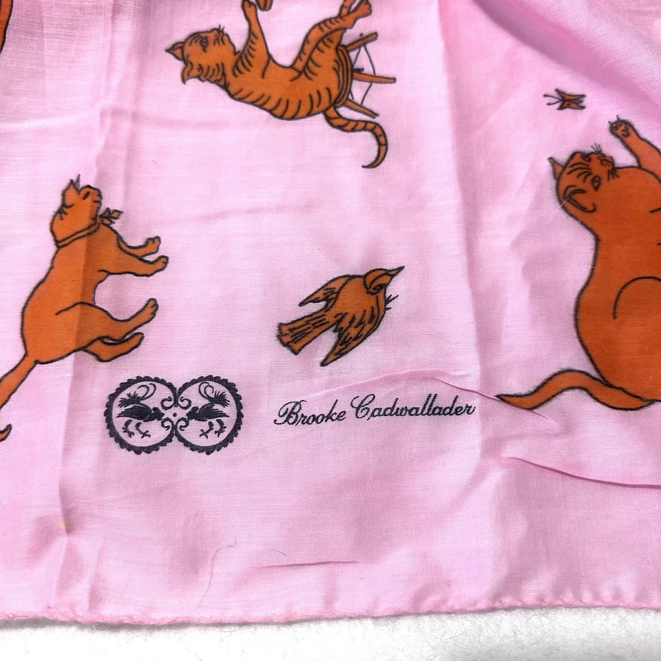 Brooke Cadwallader Gatos Bigotes Naranja Gato Rosa Bufanda 39” X 36” Foto 3 de 4