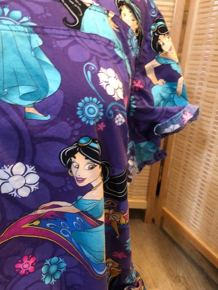 Blusa Médica Exfoliante Dibujos Animados Disney Princesa Jazmín XL Extra Grande Púrpura y Azul Foto 2 de 4