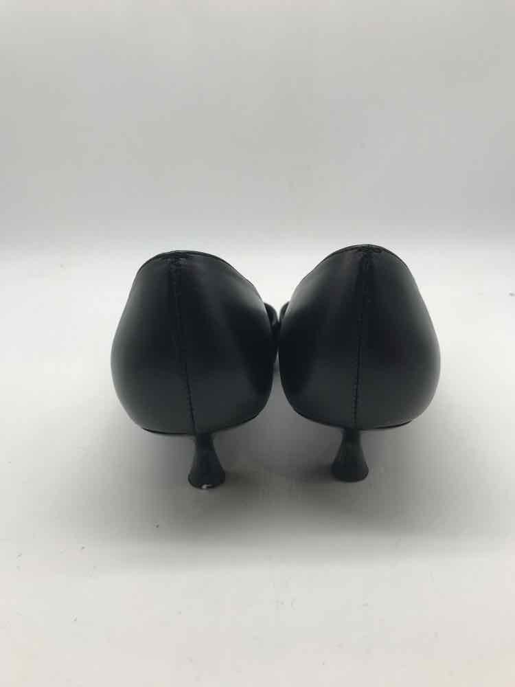 Pre-Owned Stuart Weitzman Black Size 7 Kitten Heel Heels