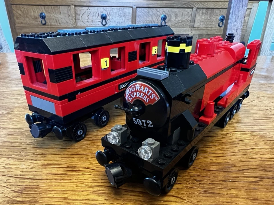 LEGO Harry Potter Hogwarts Express 4708 with Mini figures - Image 3 of 4