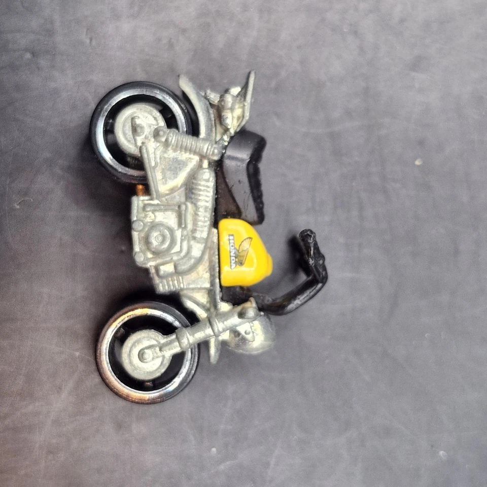 Vintage Honda Motorcycle Diecast Toy Bike Yellow Black Metal Model Japan 2 Inch - Image 2 of 4