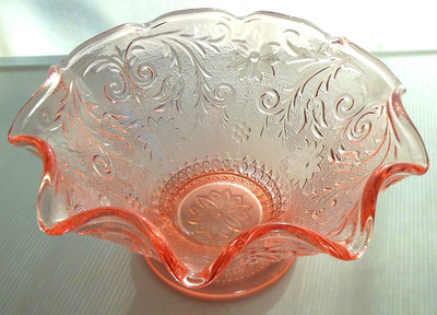 Tiara Indiana Glass Pink Peach Sandwich 10 3/8'' Ftd Crimped Center Console Bowl
