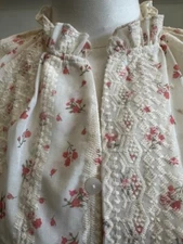 No Tags Shyanne Boot Barn White & Pink Floral lace button Blouse Size Small