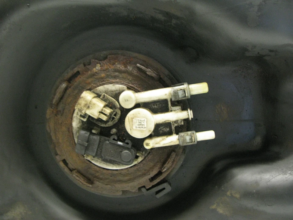 GM CHEVROLET SUBURBAN 1500 GMC Yukon 2000 2001 tanque de gasolina de plástico fabricante de equipos originales 062316 Foto 3 de 4