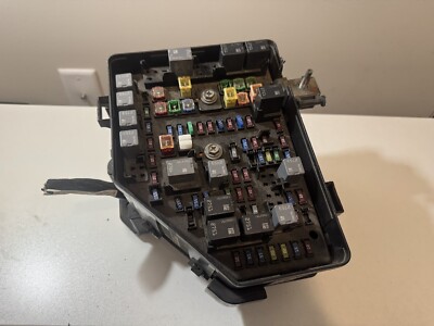 2008 - 2009 Cadillac CTS Engine Fuse Box
