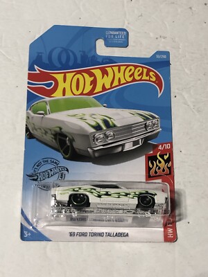 (1) HOT WHEELS 2021 M/L #32/250 '69 FORD Torino Talladega 4/10 Flames White  a