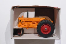 LIBERTY SPEC CAST MINNEAPOLIS-MOLINE U NARROW FRONT COLLECTOR EDITION SCALE 1:16