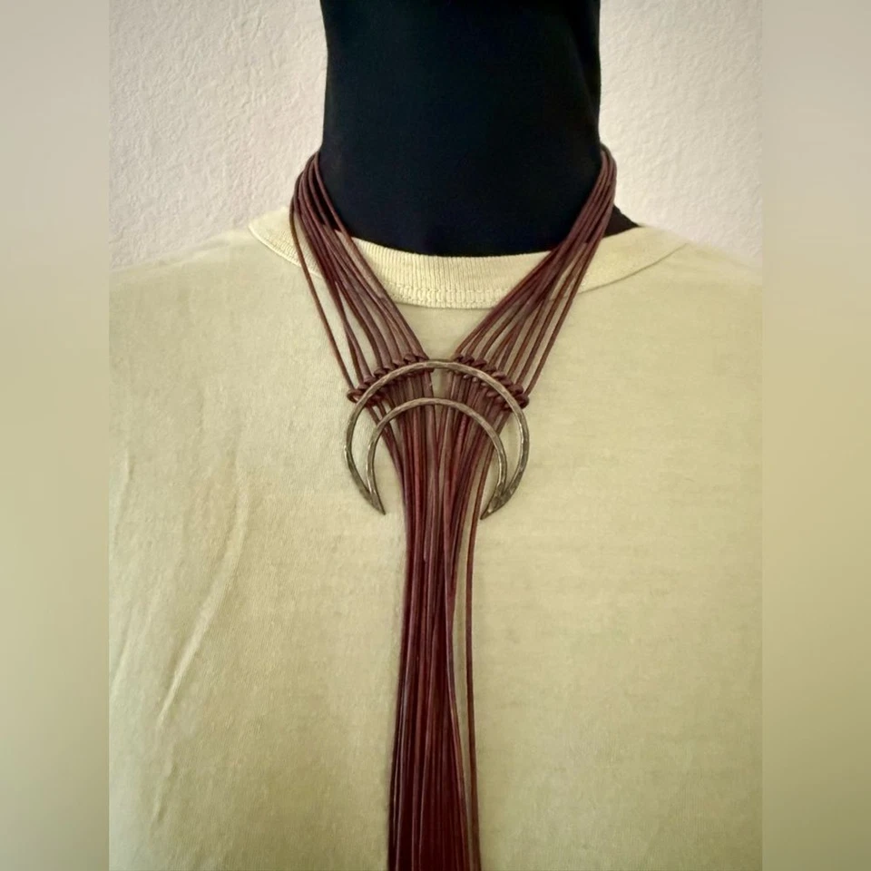 Ожерелье Holly Bobisuthi тканое ведьма луна коричневая кожа и бронза - Изображение 3 из 4