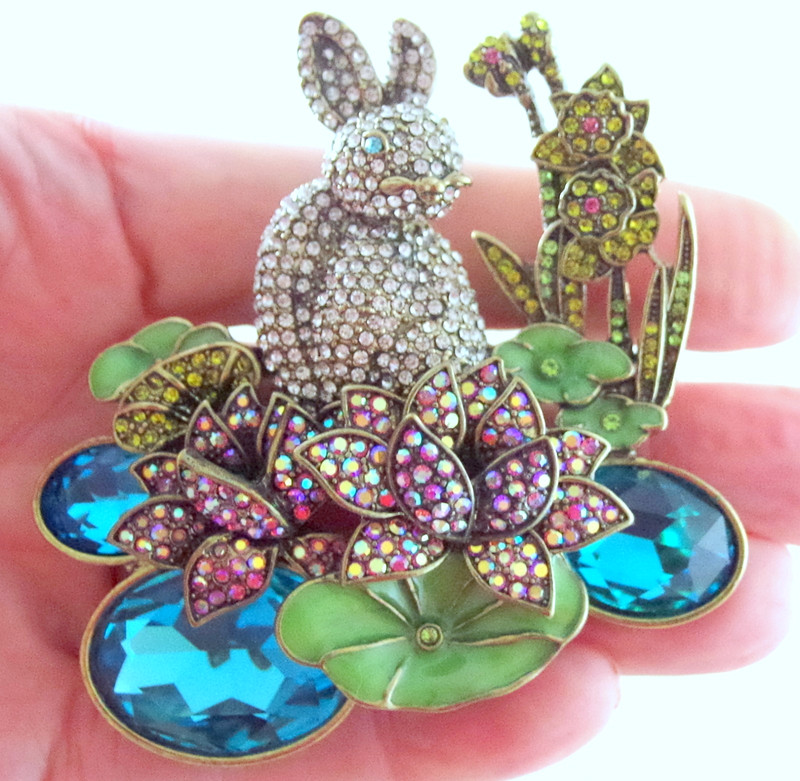 HEAVY 3D HEIDI DAUS CRYSTAL RHINESTONE EASTER BUNNY RABBIT LOTUS LILY PAD BROOCH