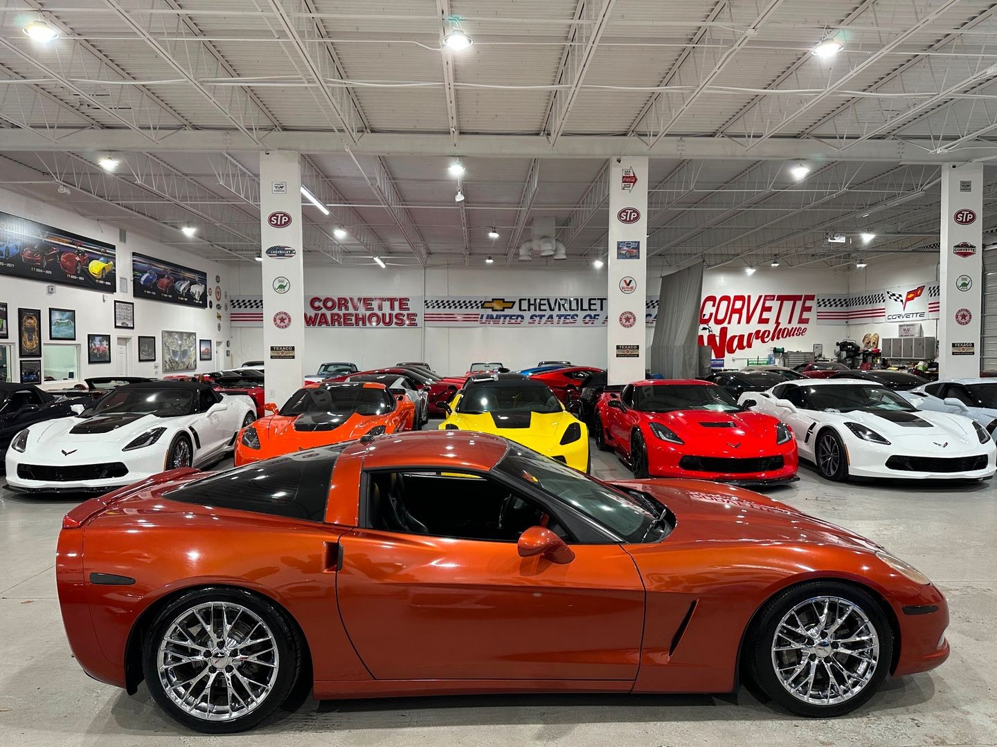 2005 [71U] Daytona Sunset Orange Metallic Chevrolet Corvette   | C6 Corvette Photo 8