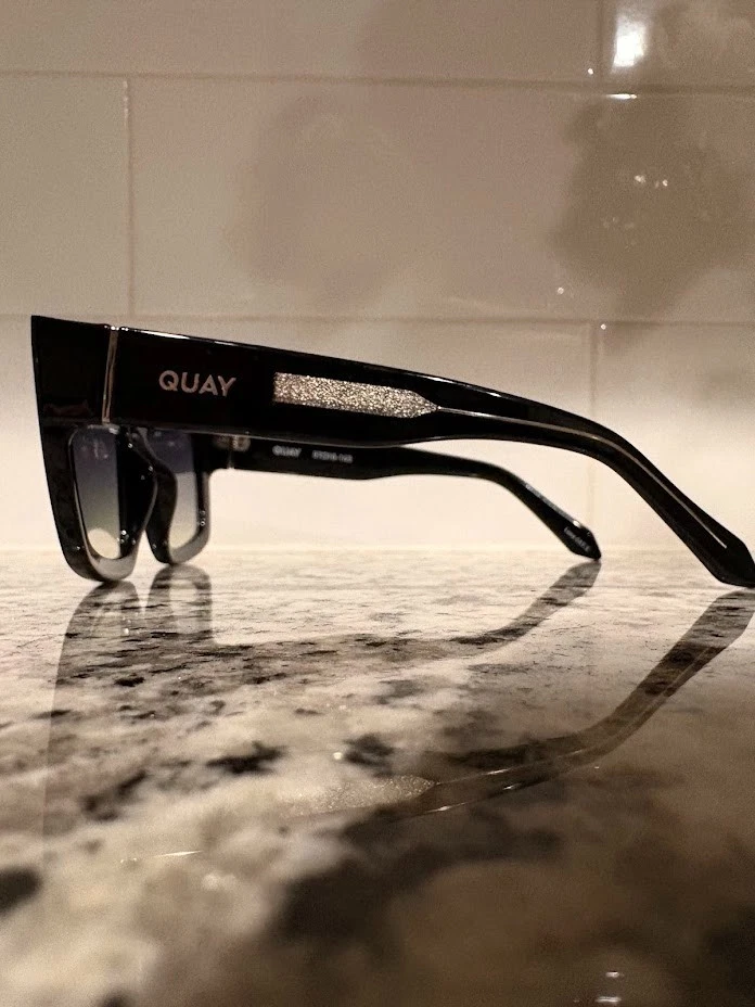 Quay Get in Line Oversized Gradient Sunglasses - Black Frame,Gradient Lenses EUC DRIVE IN - Large Square Unisex Sunglasses with Flush Lens – QUAY main image 4