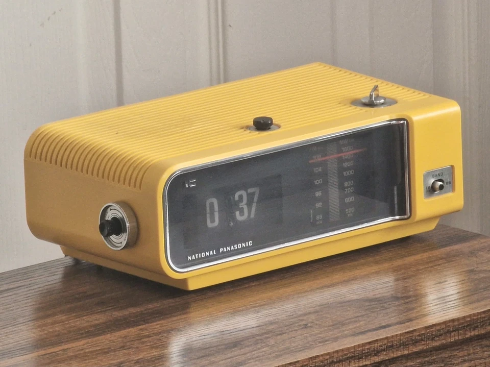 National Panasonic Flip Clock Radio / Yellow / Space Age / Rare / Vintage / 1970 - Image 2 of 4