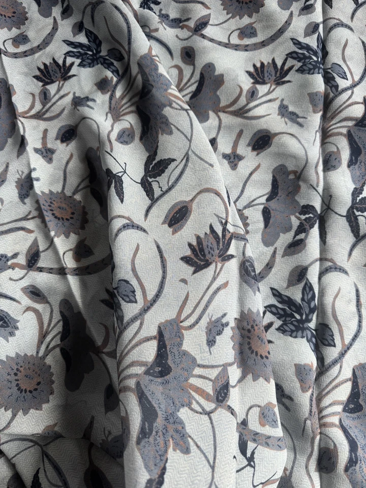 TB Chiffon 100% Viscose Rayon Fabric By The Yard  Light Summer Floral - Image 2 of 4