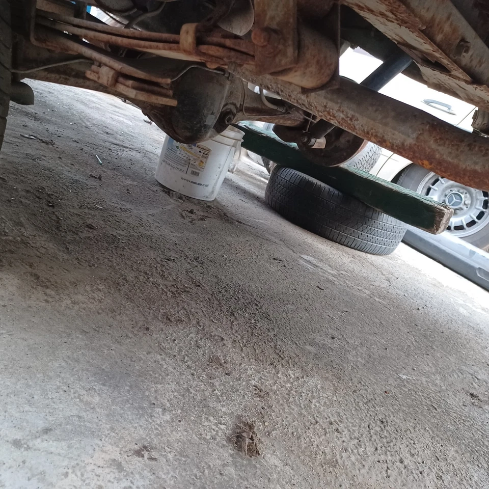 1983 Nissan Datsun 720 truck rear differential assembly 4 Cyl 4x4 carb - Image 2 of 4