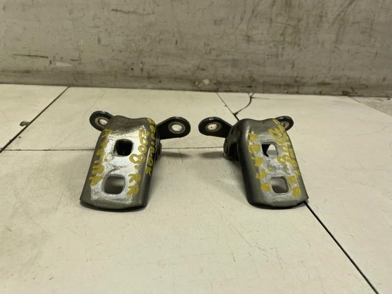 2008 CHEVROLET EQUINOX LT REAR RIGHT PASSENGER SIDE UPPER & LOWER DOOR HINGE OEM - Image 2 of 4