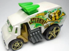 2009 HOT WHEELS COOL-ONE EXTERMINATOR WHITE 1:64 DIECAST 2 1/2" VAN W/ GREEN