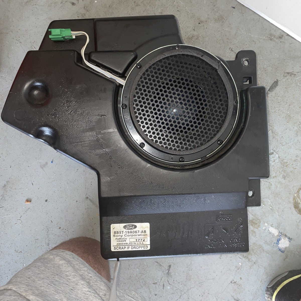 フォード リアサブウーファー 1FMEU74 2006 #hyj C91058
