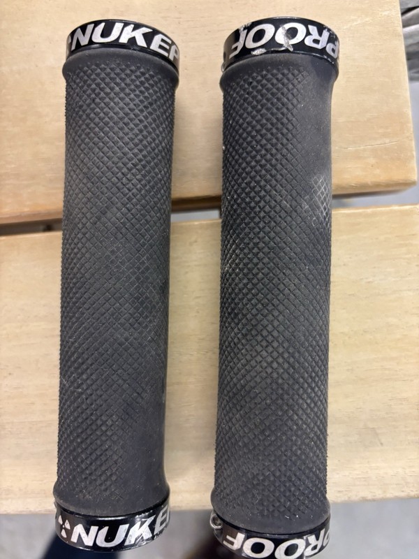 Nukeproof Handlebar Lock On Grips