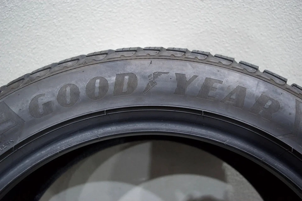 4x Goodyear UltraGrip 8 * 245 45 R18 100H M+S XL Winterreifen DOT21 +6,2mm O534O - Bild 2 von 4