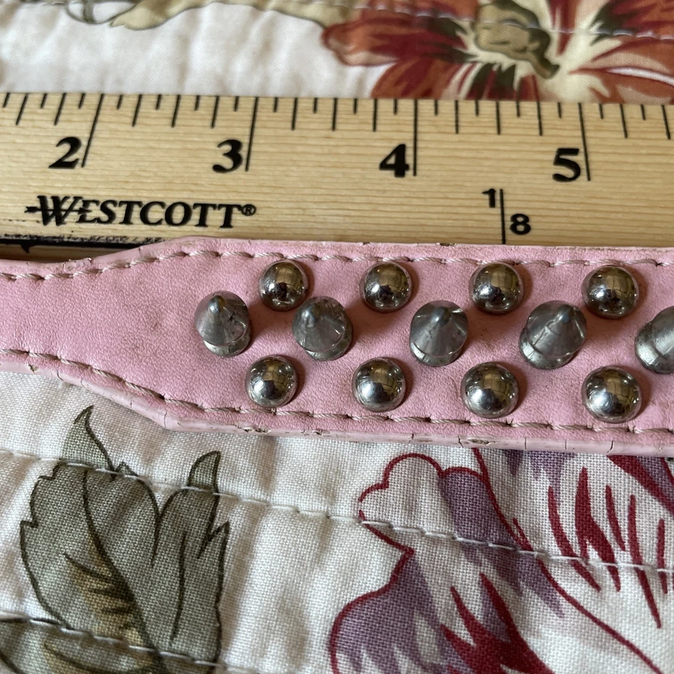 "Collar de perro con tachuelas con clavos remache cuero mascota L rosa suave 20"" usado en excelente estado" Foto 4 de 4