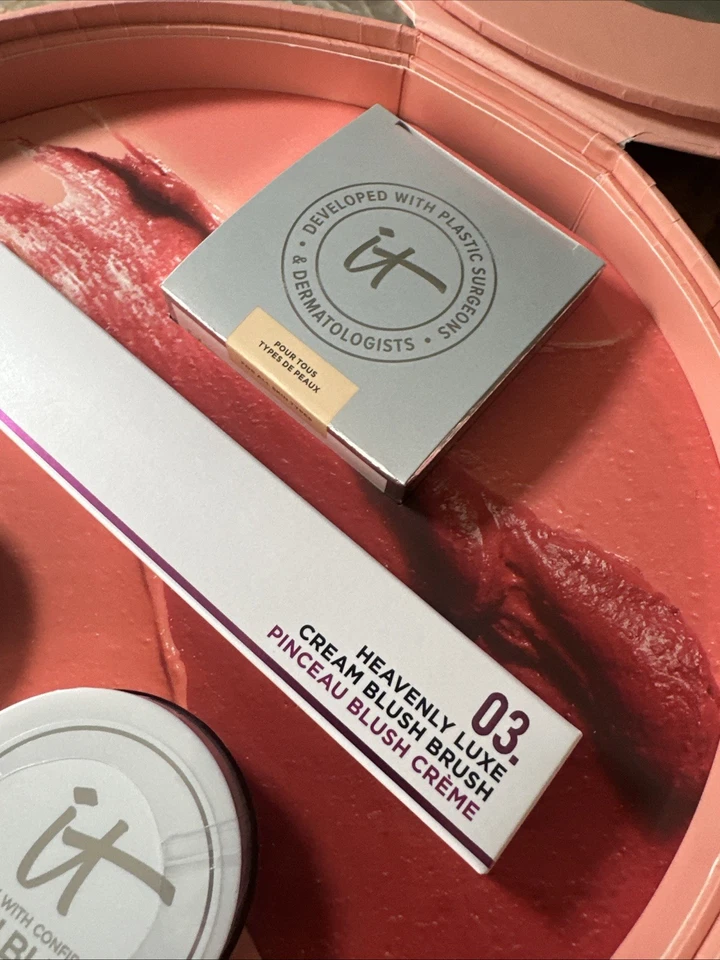 It Cosmetics PR Box (Description Below) - Image 4 of 4